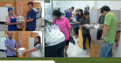 Fig. 6   Distribution of biodegradable boxes to shop operators at the beginning of the no-use foam activity.