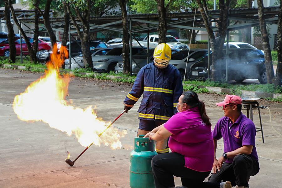 Fire drill extinguishing exercise